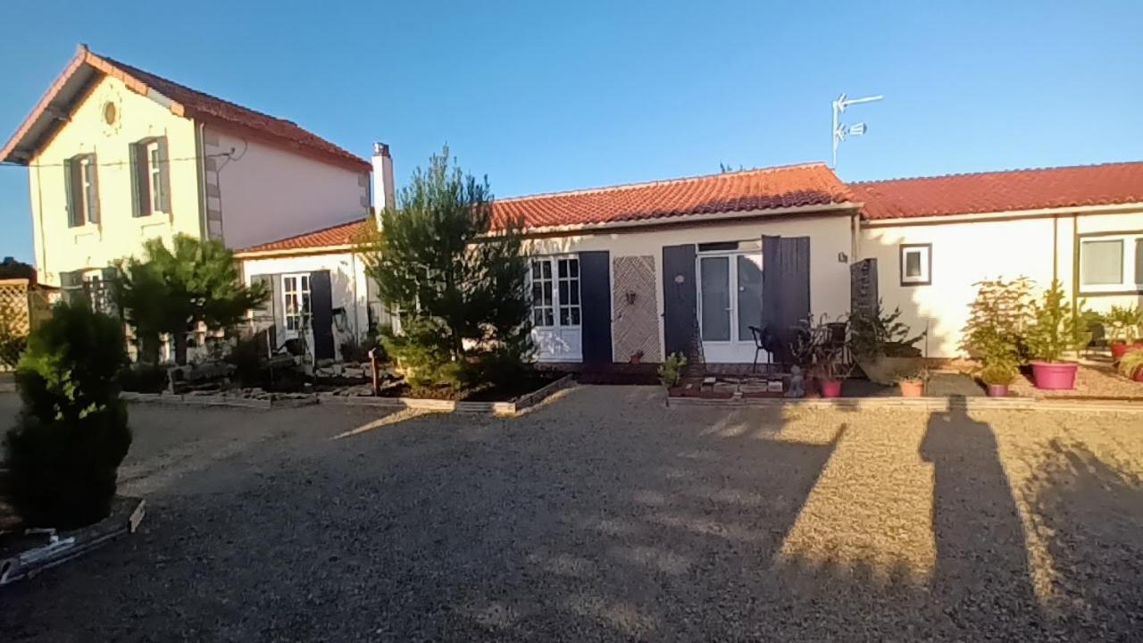 Le Clos Des Passiflores Pons Eksteriør bilde