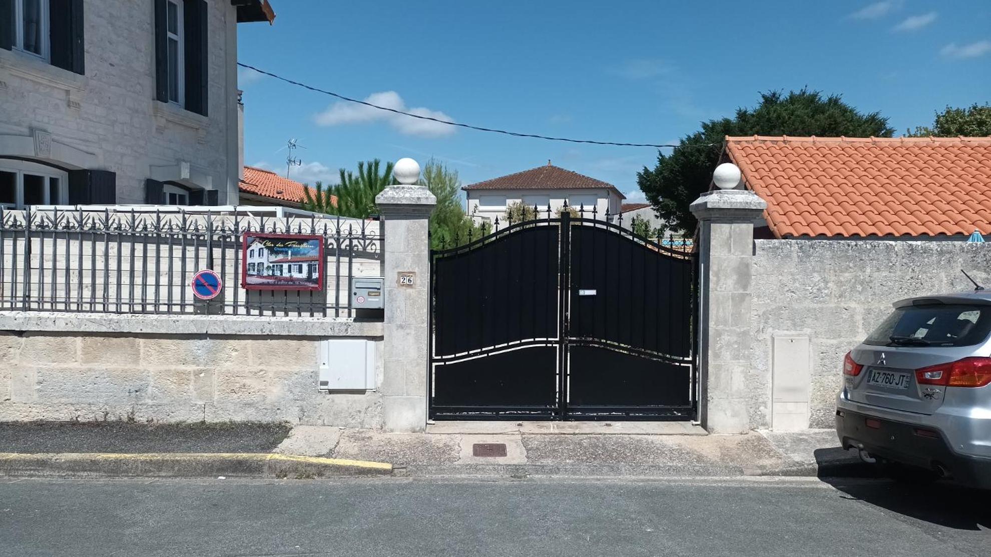 Le Clos Des Passiflores Pons Eksteriør bilde
